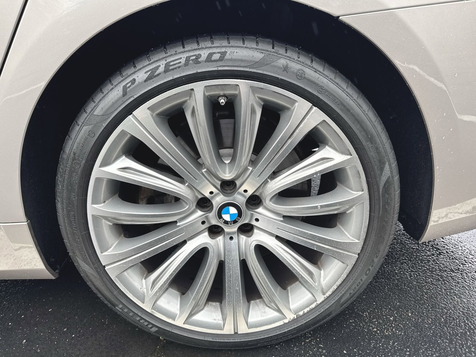 Used 2021 BMW 750i xDrive w/ Executive Package image 26