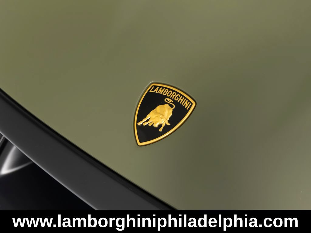 Used 2023 Lamborghini Huracan STO RWD image 40