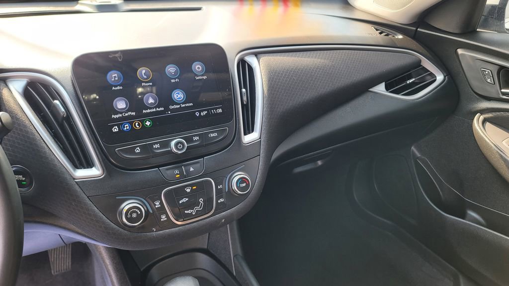 Used 2023 Chevrolet Malibu RS image 21