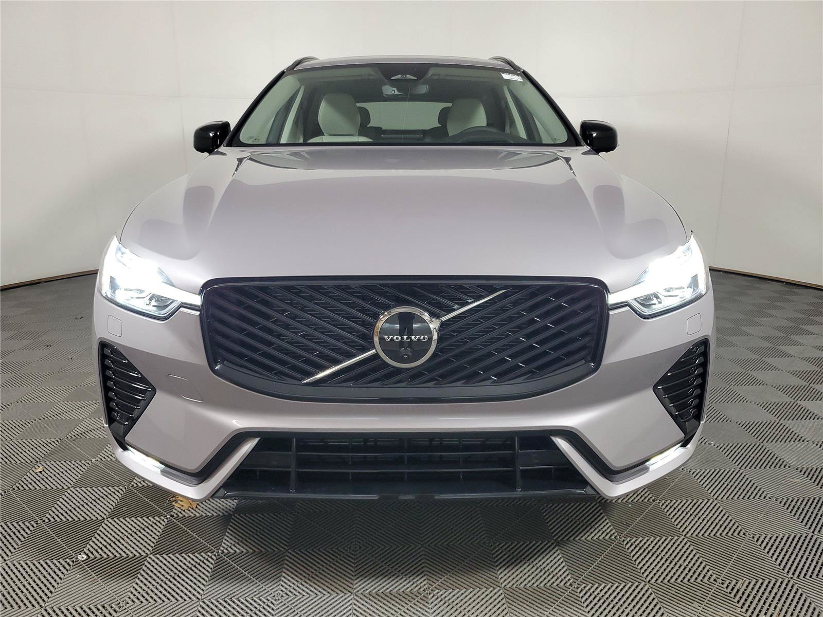 New 2026 Volvo XC60 B5 Ultra w/ Protection Package Premier AWD/4WD image 2