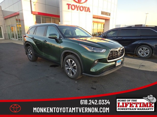 Used 2024 Toyota Highlander XLE image 1