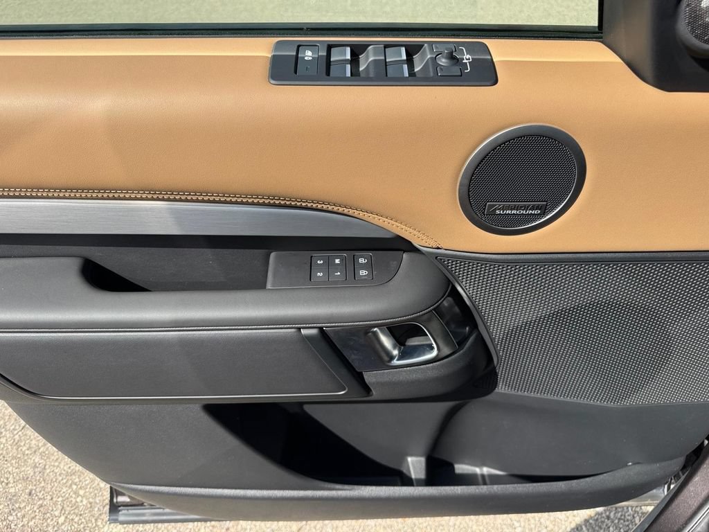 New 2026 Land Rover Discovery Limited Edition AWD/4WD image 15