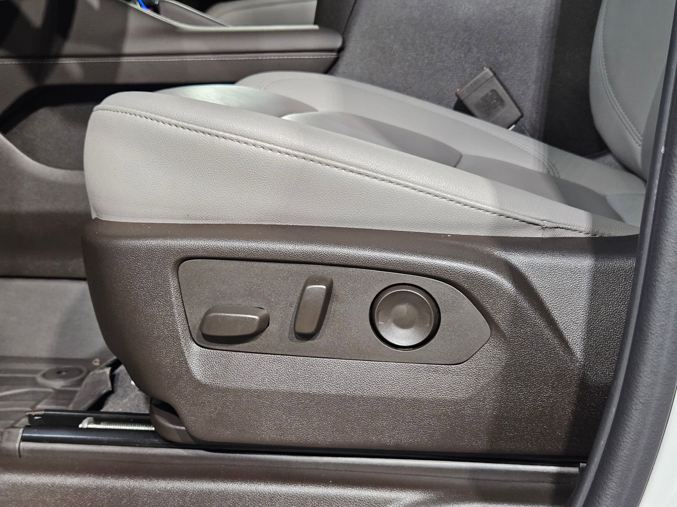 Used 2023 Chevrolet Tahoe LT w/ Luxury Package image 24
