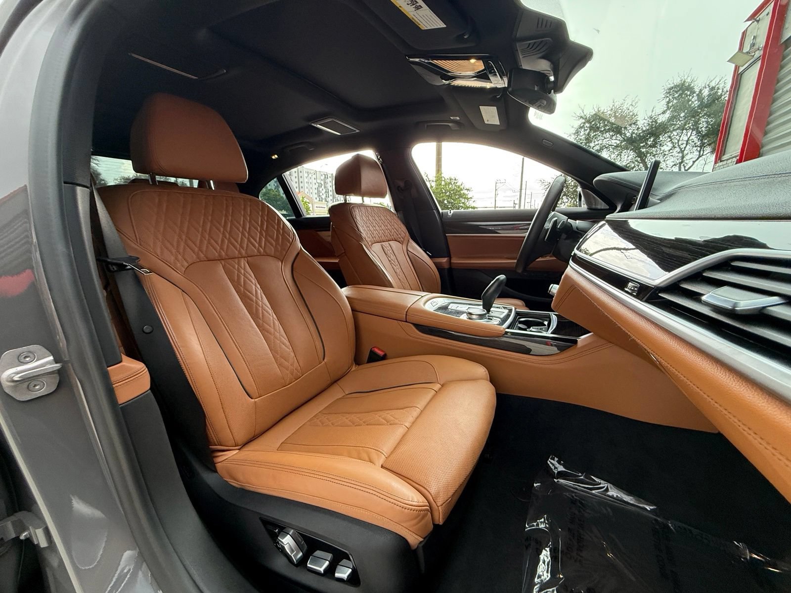 Used 2022 BMW 740i w/ M Sport Package RWD image 33