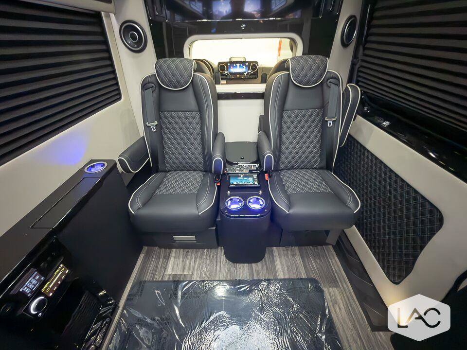 Used 2025 Mercedes-Benz Sprinter 3500 image 27