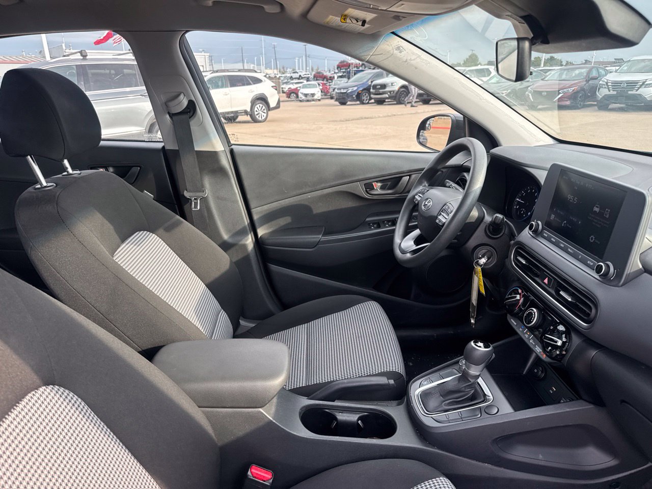 Used 2022 Hyundai Kona SE FWD image 35