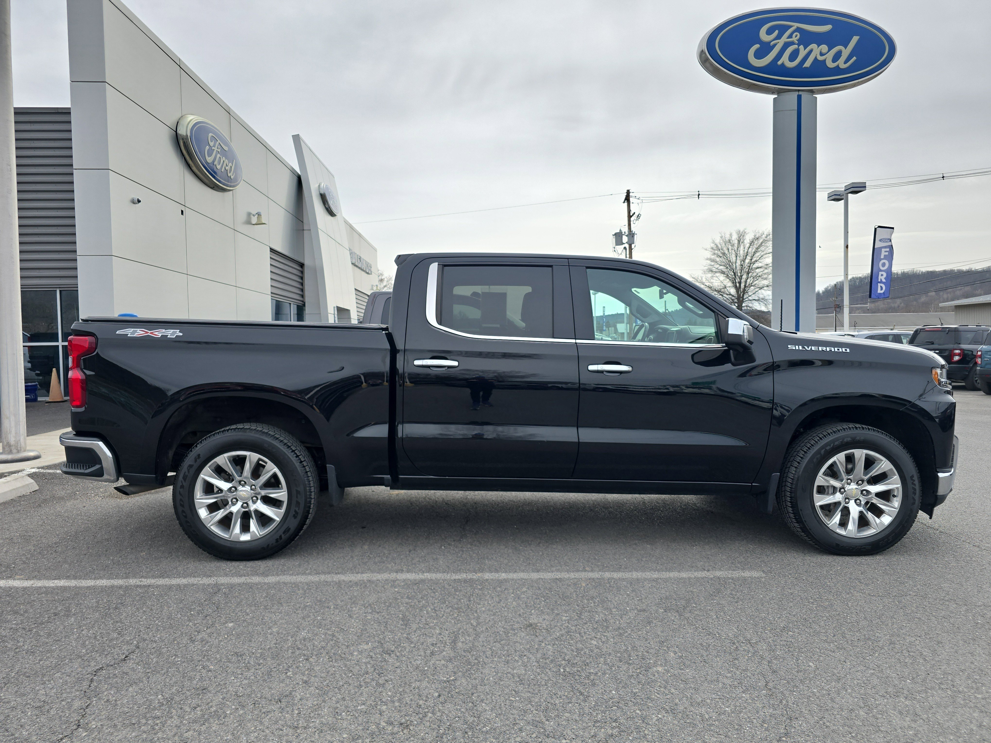 Used 2019 Chevrolet Silverado 1500 LTZ w/ LTZ Plus Package image 2