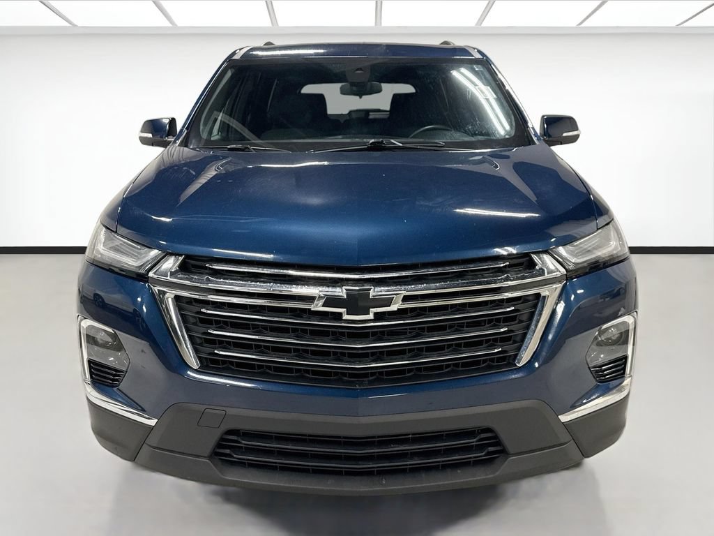 Used 2023 Chevrolet Traverse LT FWD image 2