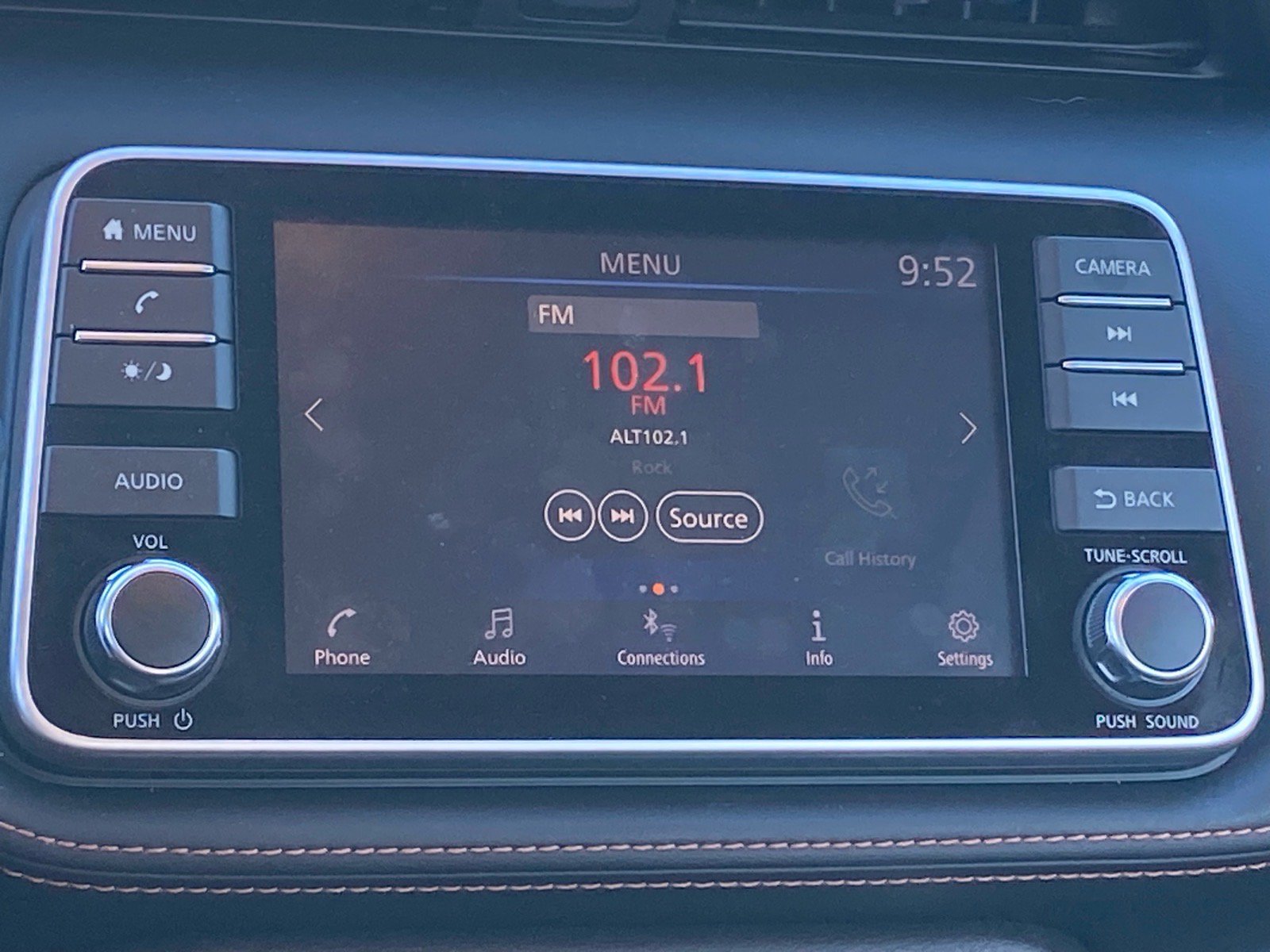 Used 2019 Nissan Kicks SR w/ Exterior Electronics Package FWD image 8