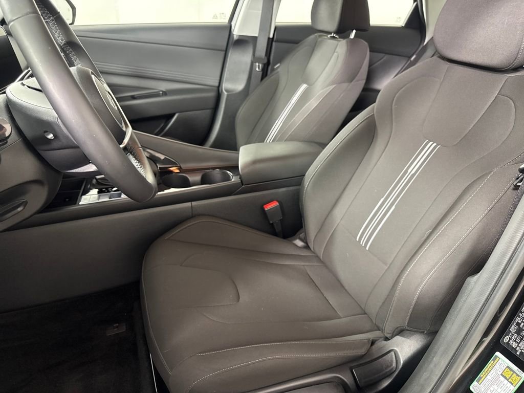 Used 2025 Hyundai Elantra SEL image 14