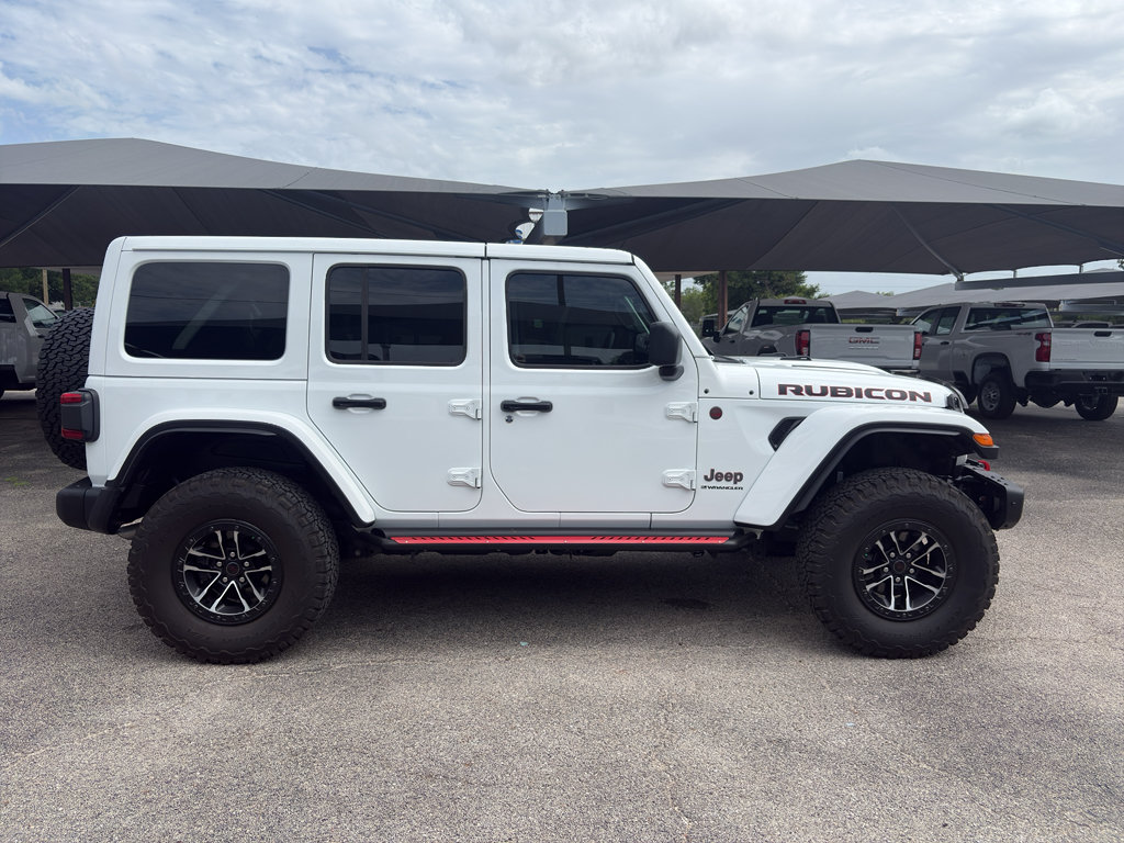 Used 2025 Jeep Wrangler Unlimited Rubicon AWD/4WD image 4