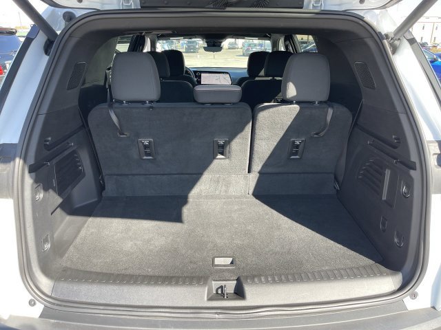 Used 2026 Chevrolet Traverse LT w/ Driver Confidence Package FWD image 24