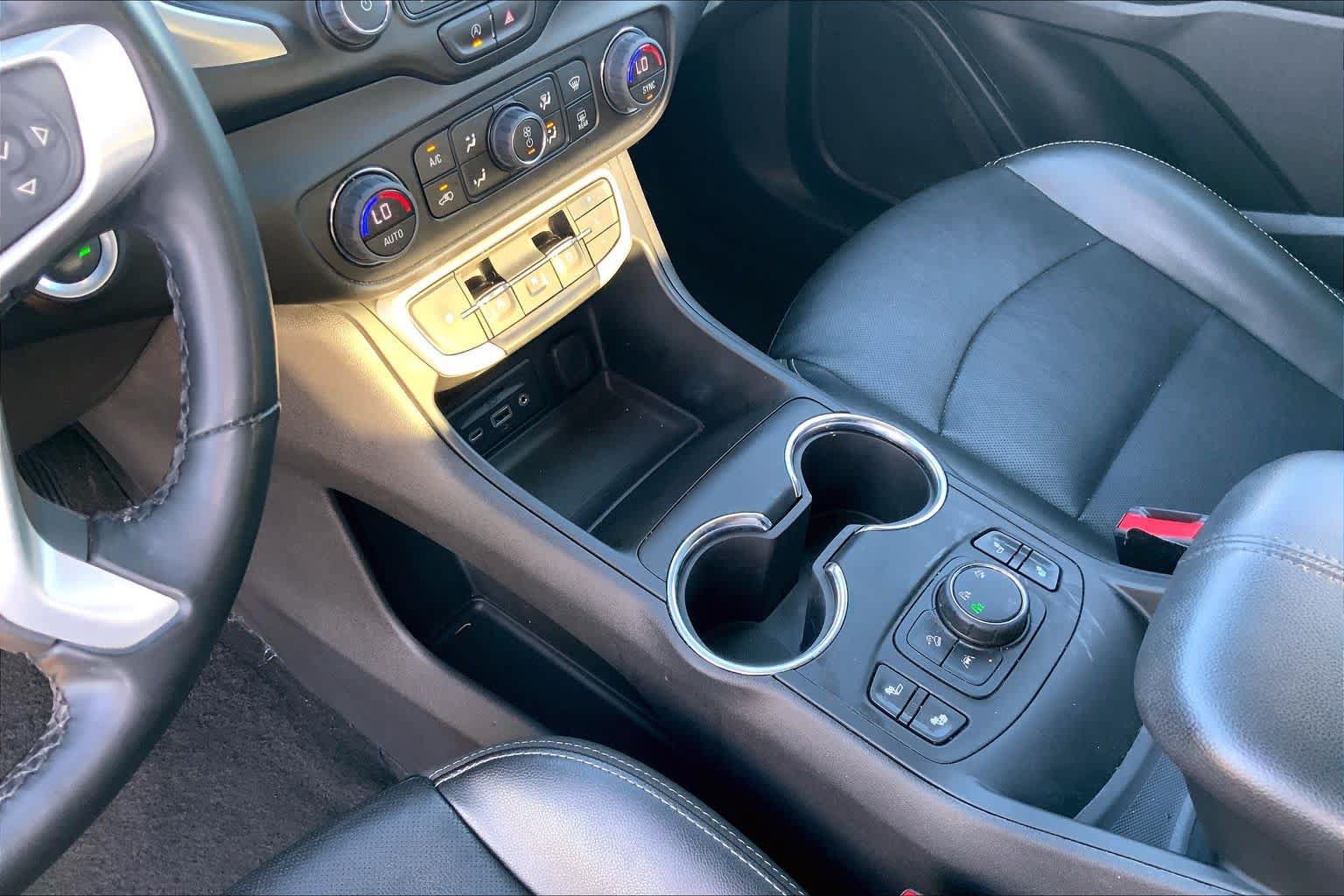 Used 2024 GMC Terrain SLT AWD/4WD image 16