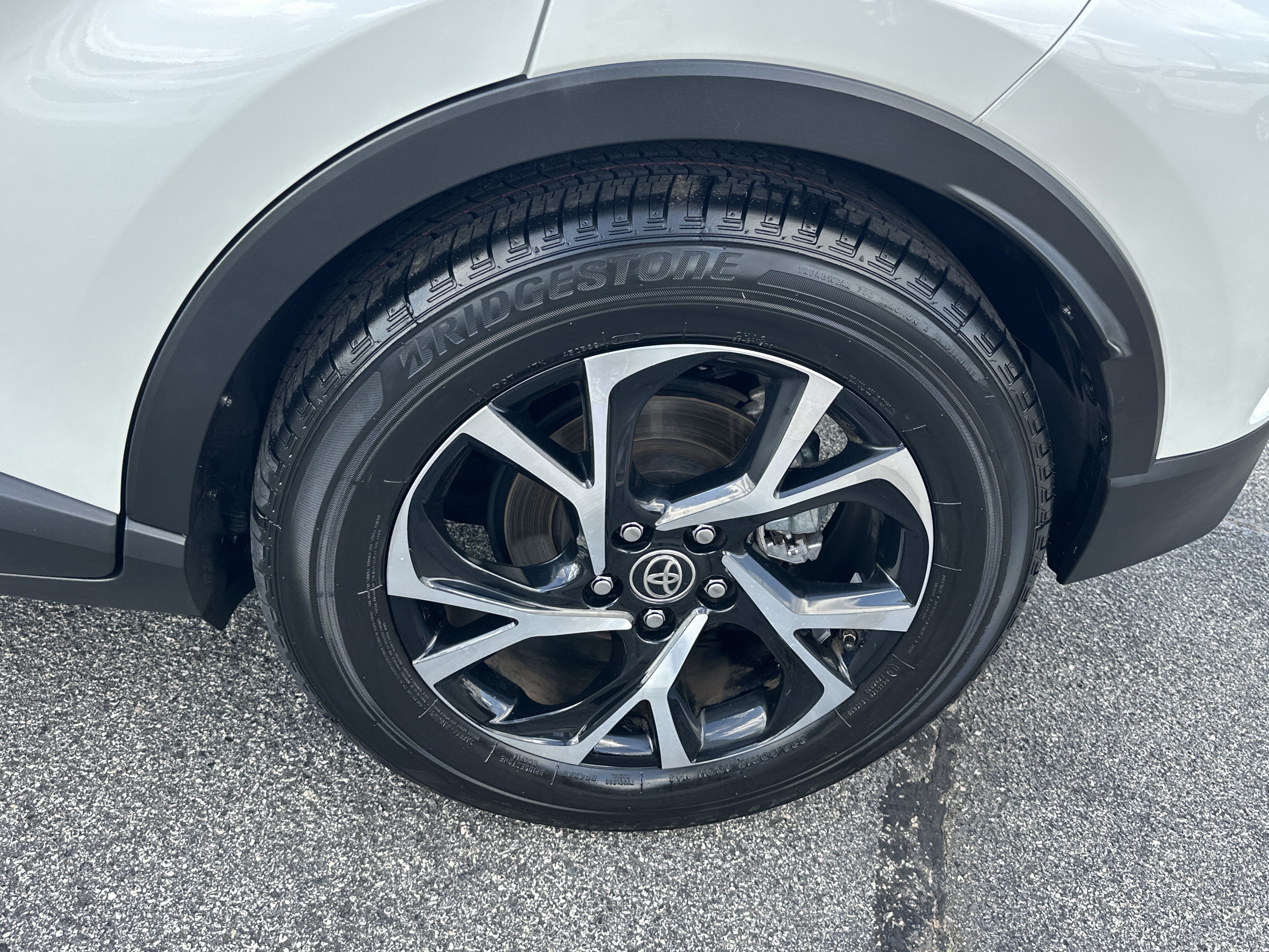 Used 2021 Toyota C-HR XLE FWD image 23
