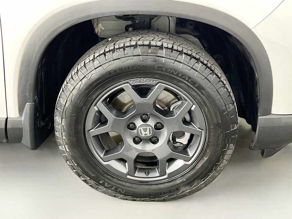 Used 2025 Honda Pilot TrailSport image 38
