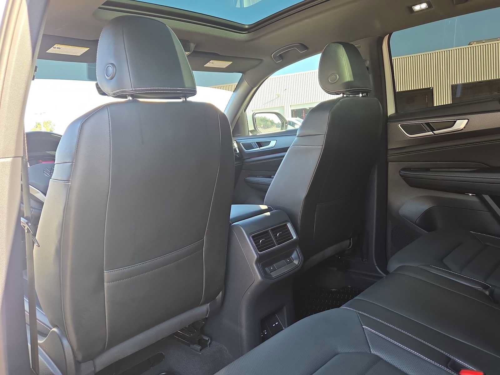 Used 2024 Volkswagen Atlas Cross Sport SEL R-Line AWD/4WD image 17
