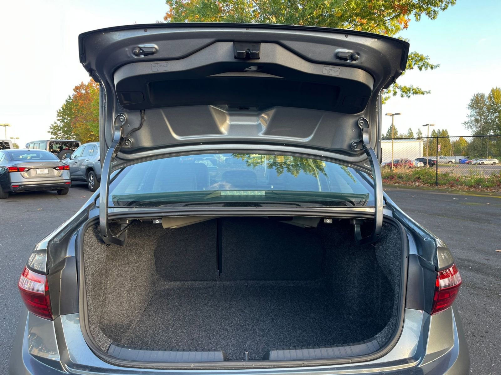 Used 2025 Volkswagen Jetta SE image 31