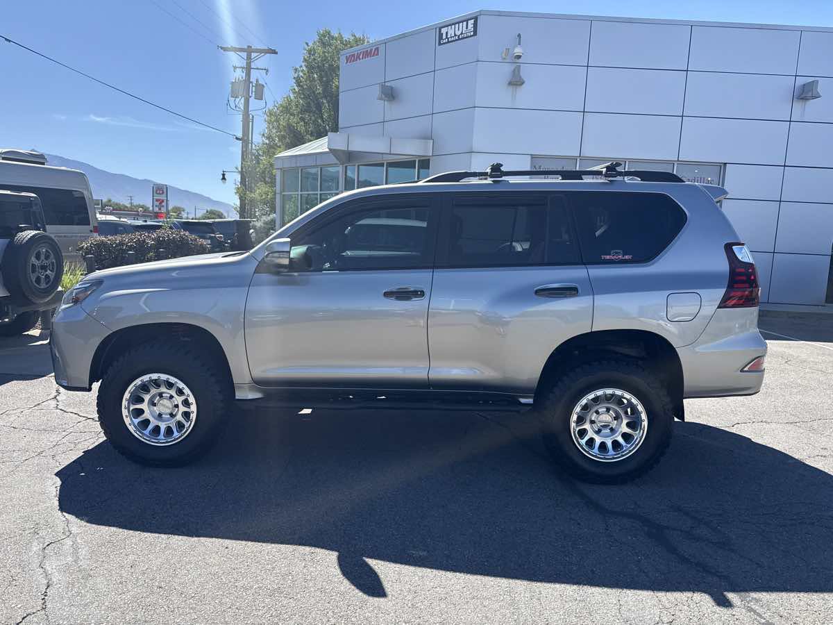 Used 2020 Lexus GX 460 Luxury w/ Luxury Sport Package AWD/4WD image 9