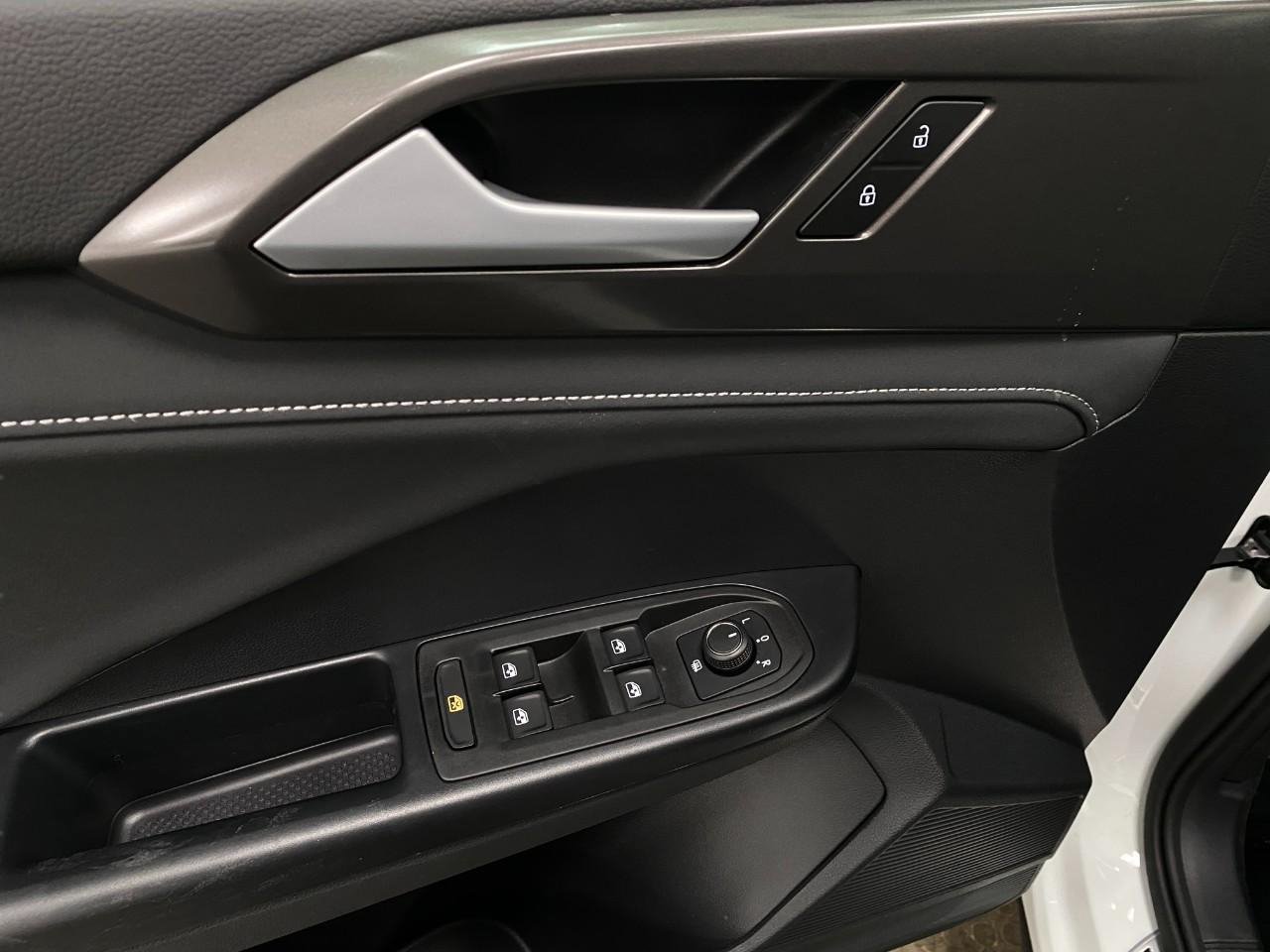 New 2026 Volkswagen Taos SE AWD/4WD image 28