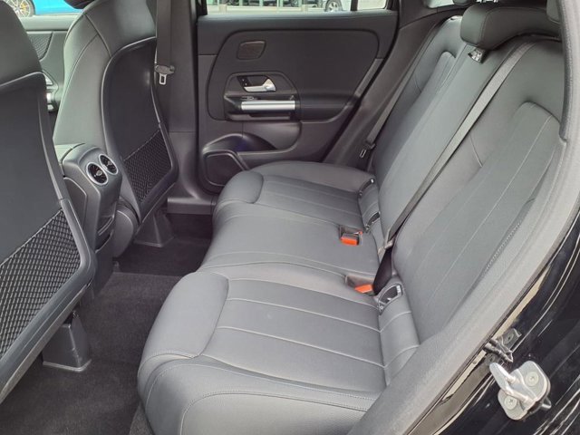 Used 2025 Mercedes-Benz GLA 250 image 17