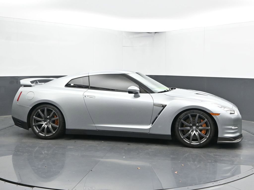 Used 2012 Nissan GT-R Premium image 11