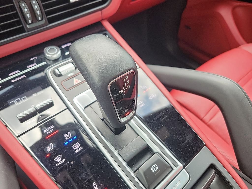 Used 2023 Porsche Cayenne Coupe image 15