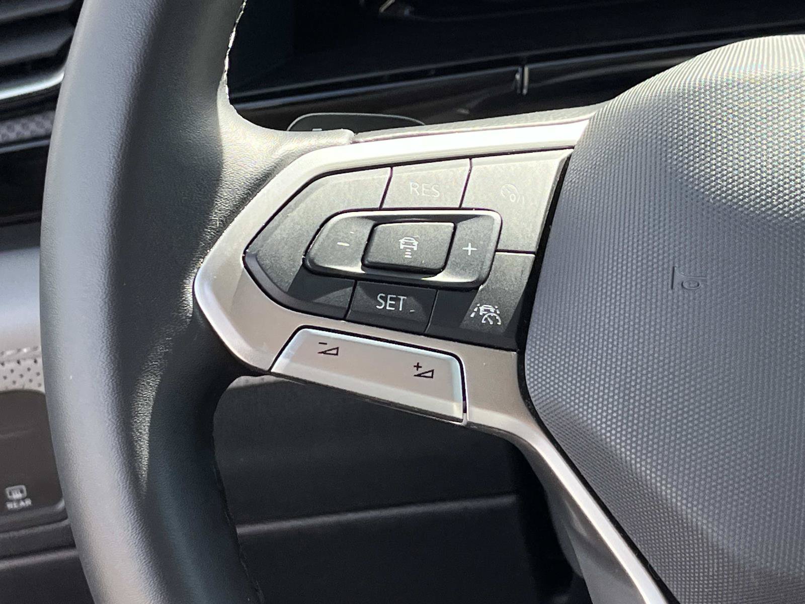 Used 2024 Volkswagen Atlas Peak Edition SEL AWD/4WD image 32