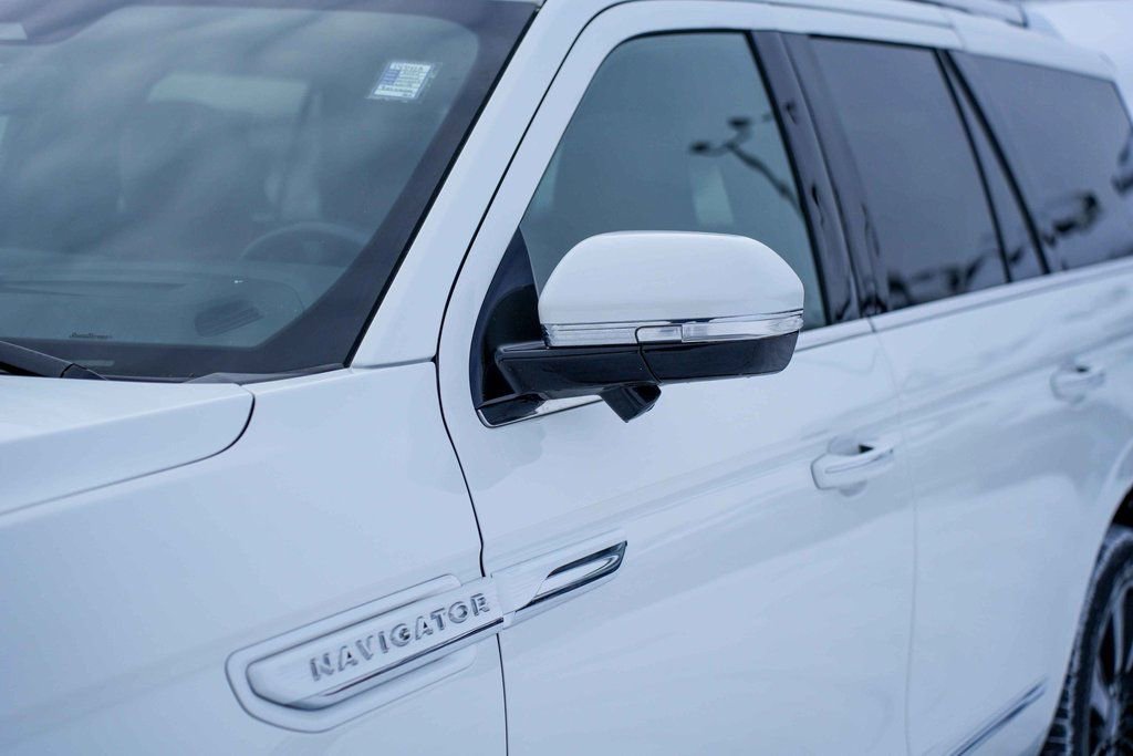 Used 2024 Lincoln Navigator Reserve image 10