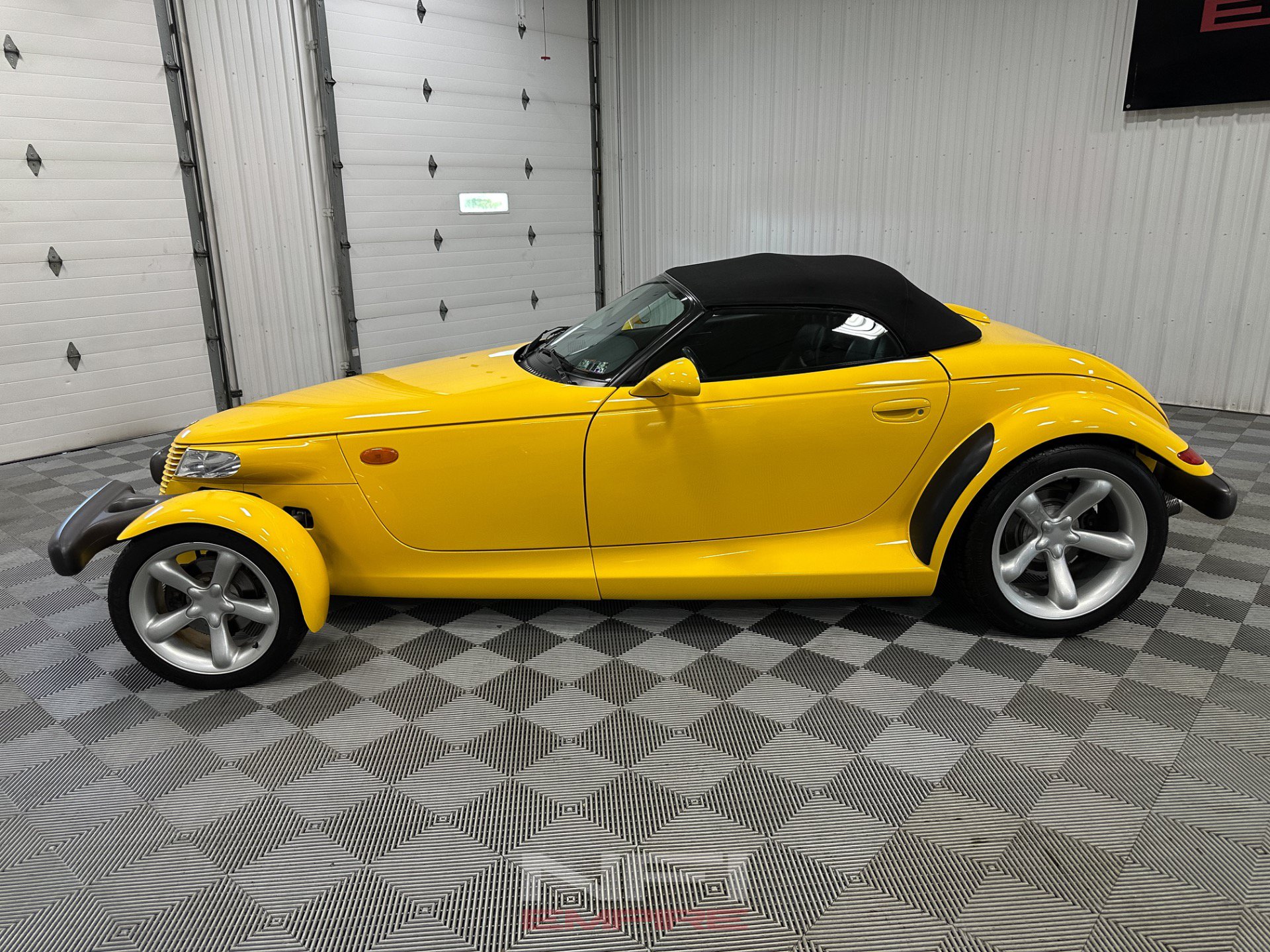 Used 1999 Plymouth Prowler RWD image 4