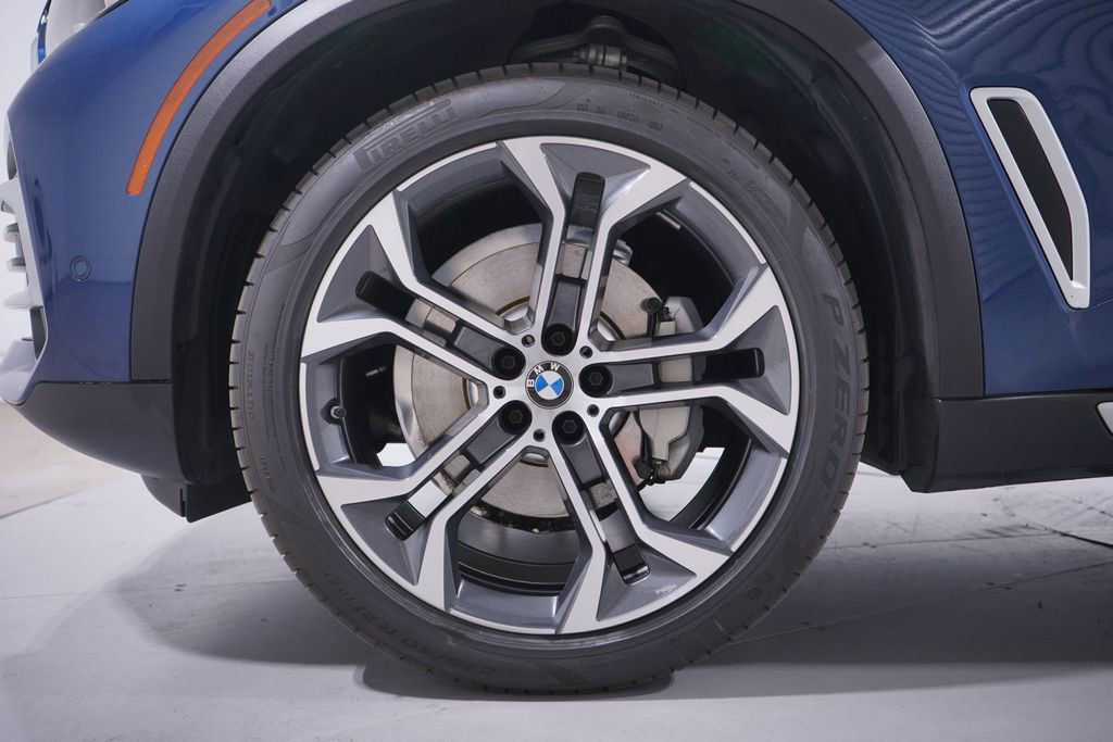 Used 2023 BMW X5 sDrive40i w/ Parking Assistance Package image 2