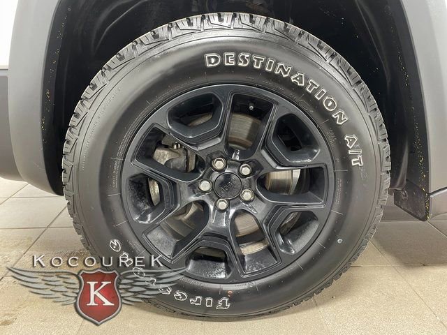 Used 2023 Jeep Cherokee Trailhawk w/ Elite Group image 7