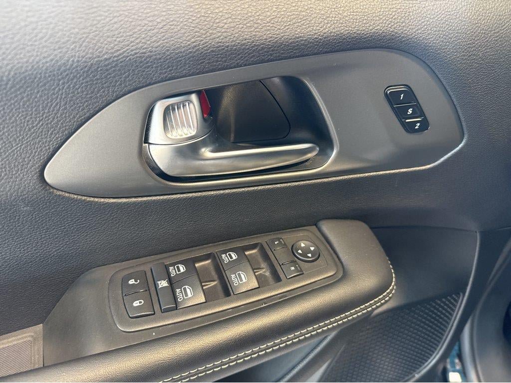 Used 2025 Chrysler Pacifica Select FWD image 18