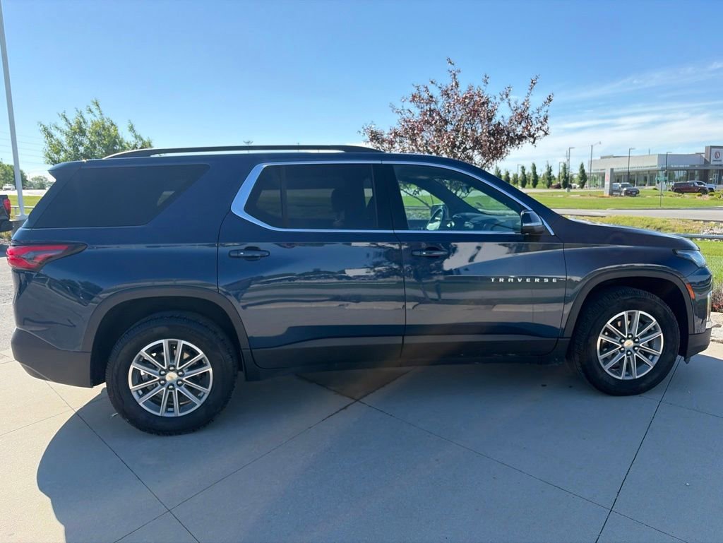 Used 2022 Chevrolet Traverse LT FWD image 16