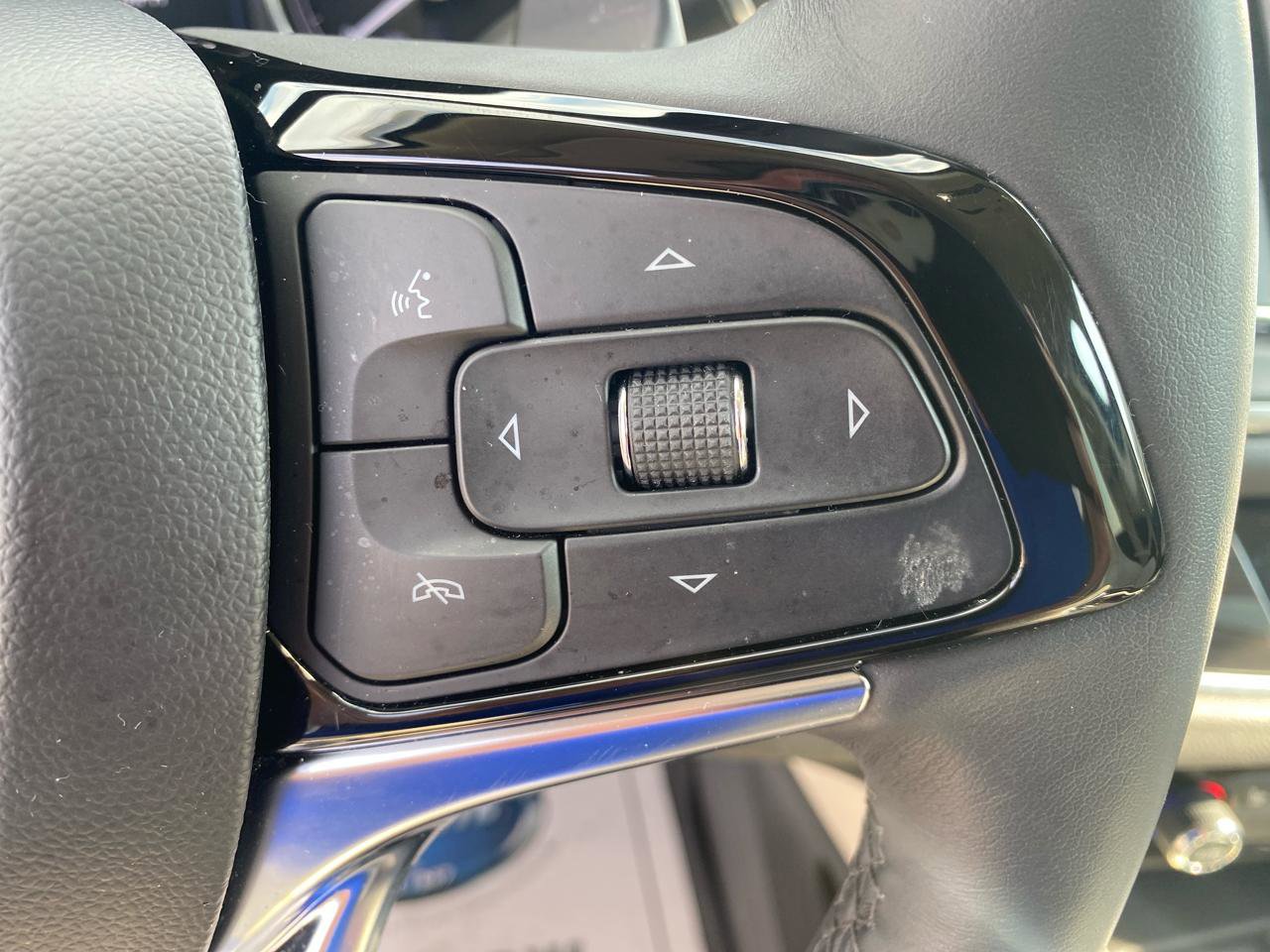 Used 2024 Buick Enclave Essence w/ Sport Touring Edition FWD image 19