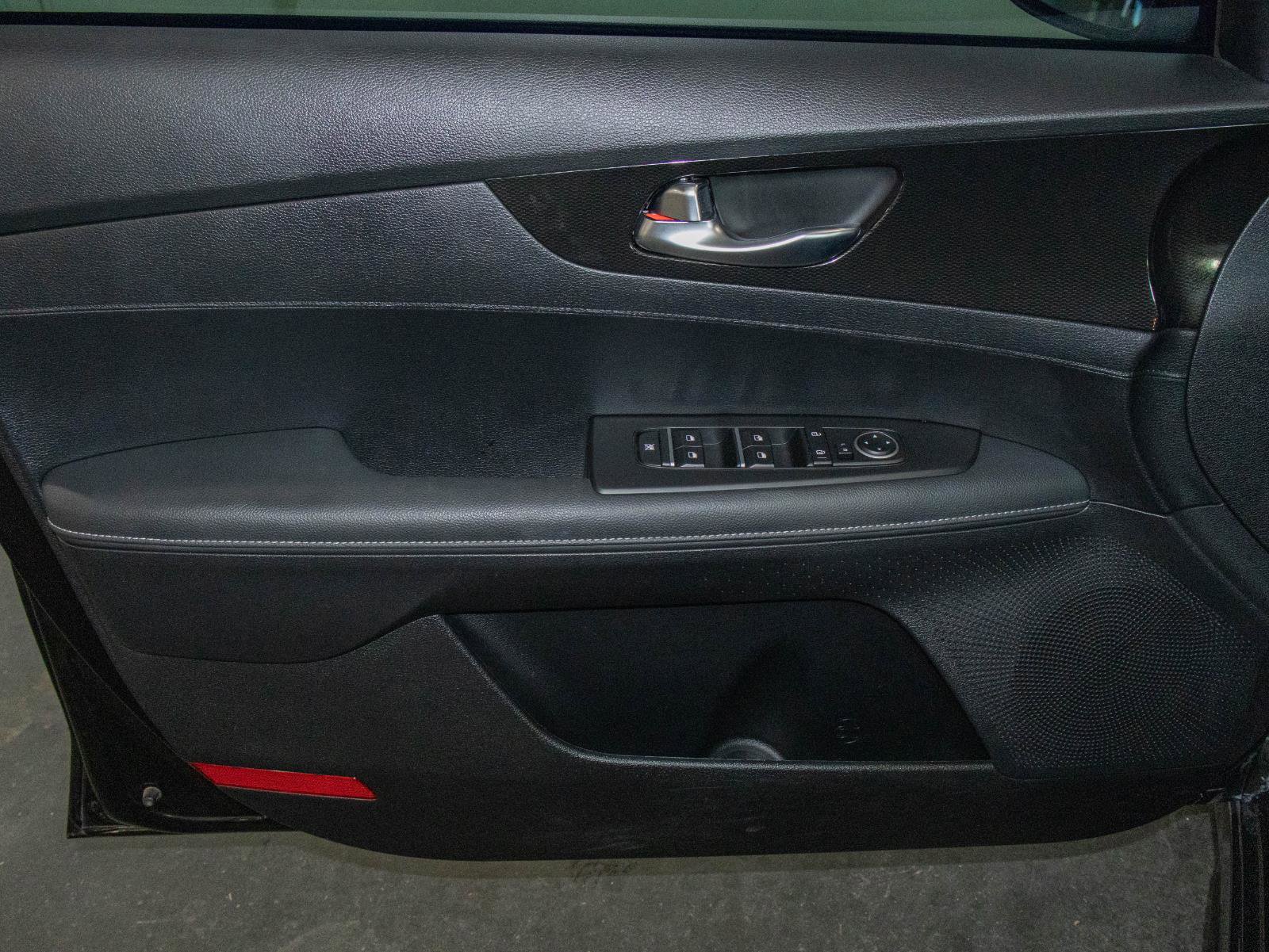 Used 2024 Kia Forte GT-Line image 11