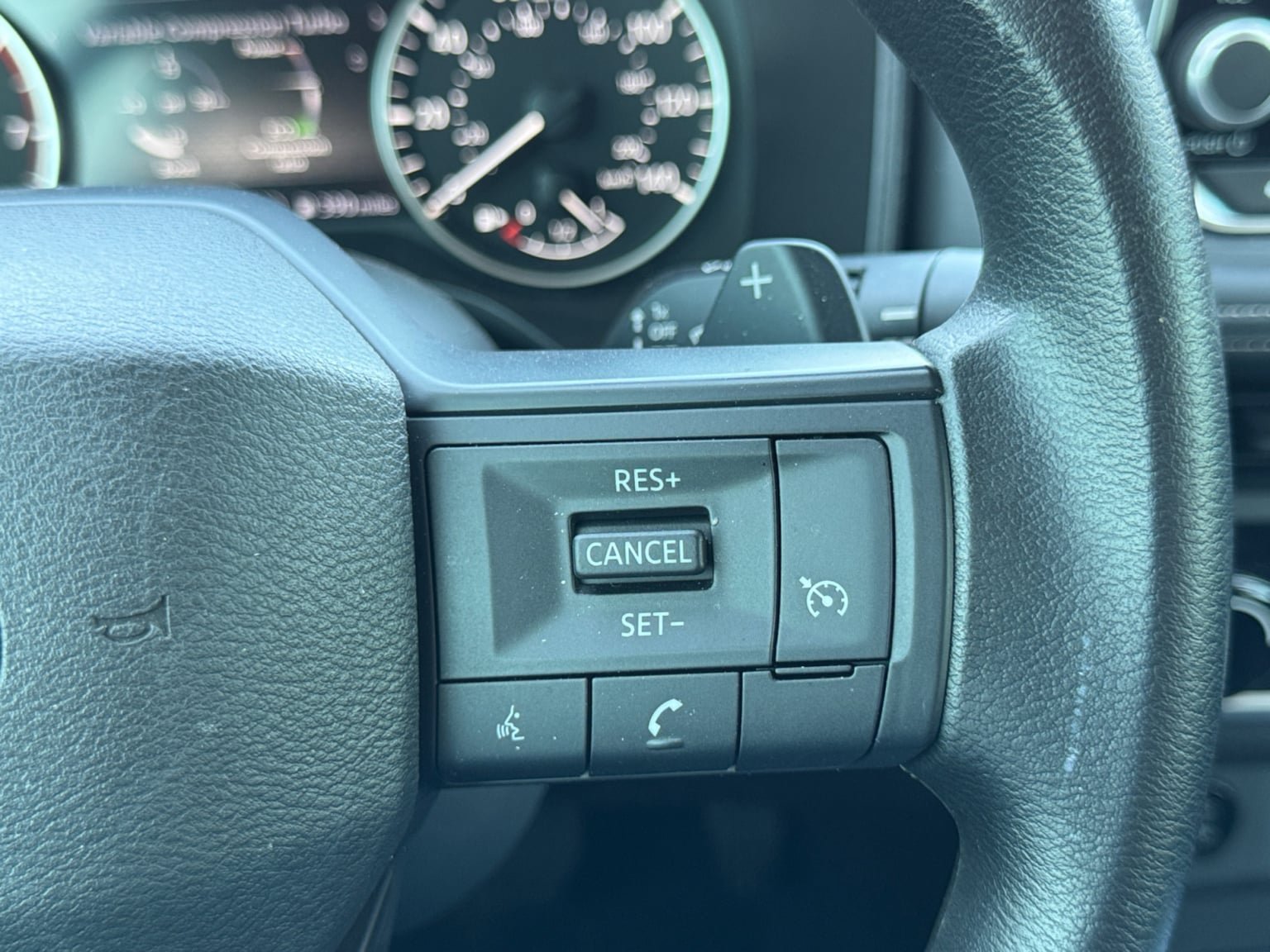 Used 2025 Nissan Rogue S AWD/4WD image 23