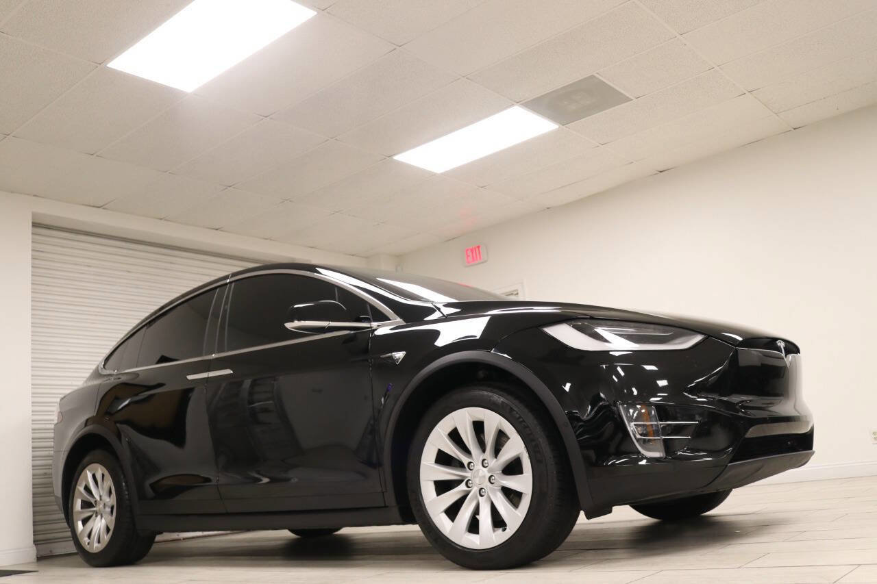 Used 2020 Tesla Model X image 11