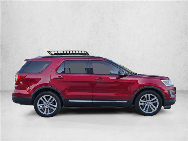 Used 2017 Ford Explorer XLT w/ Equipment Group 202A FWD image 4
