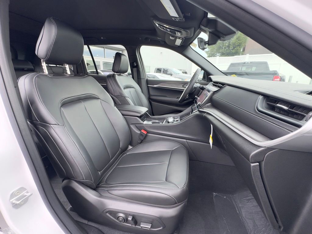 New 2026 Jeep Grand Cherokee Limited w/ Limited Altitude Package image 19