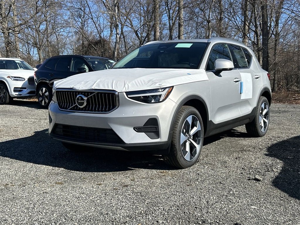 New 2025 Volvo XC40 B5 Core w/ Protection Package Premier