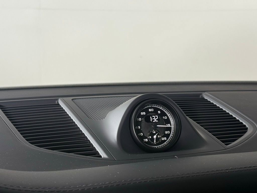 New 2026 Porsche Macan Turbo image 31