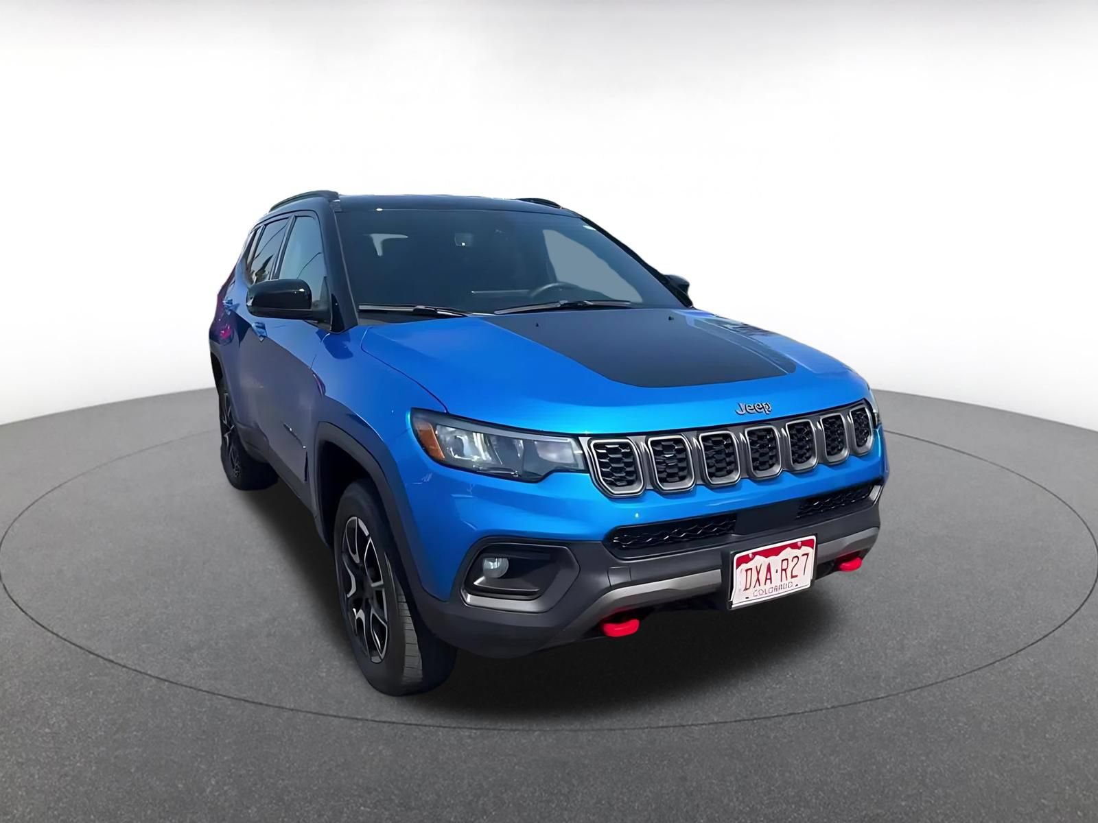 Used 2025 Jeep Compass Trailhawk AWD/4WD image 3