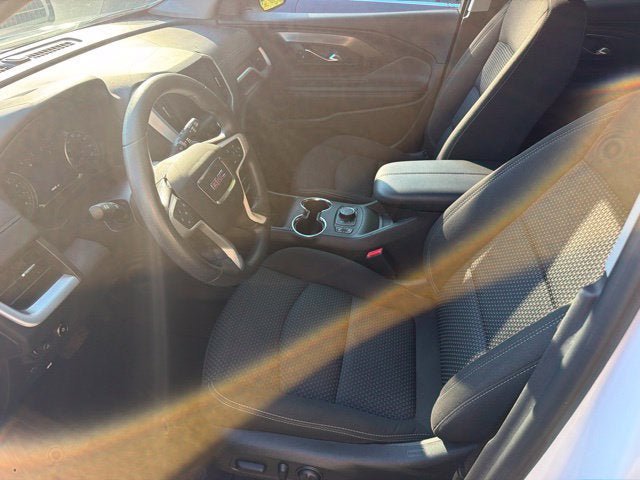 Used 2024 GMC Terrain SLE w/ Driver Convenience Package AWD/4WD image 9