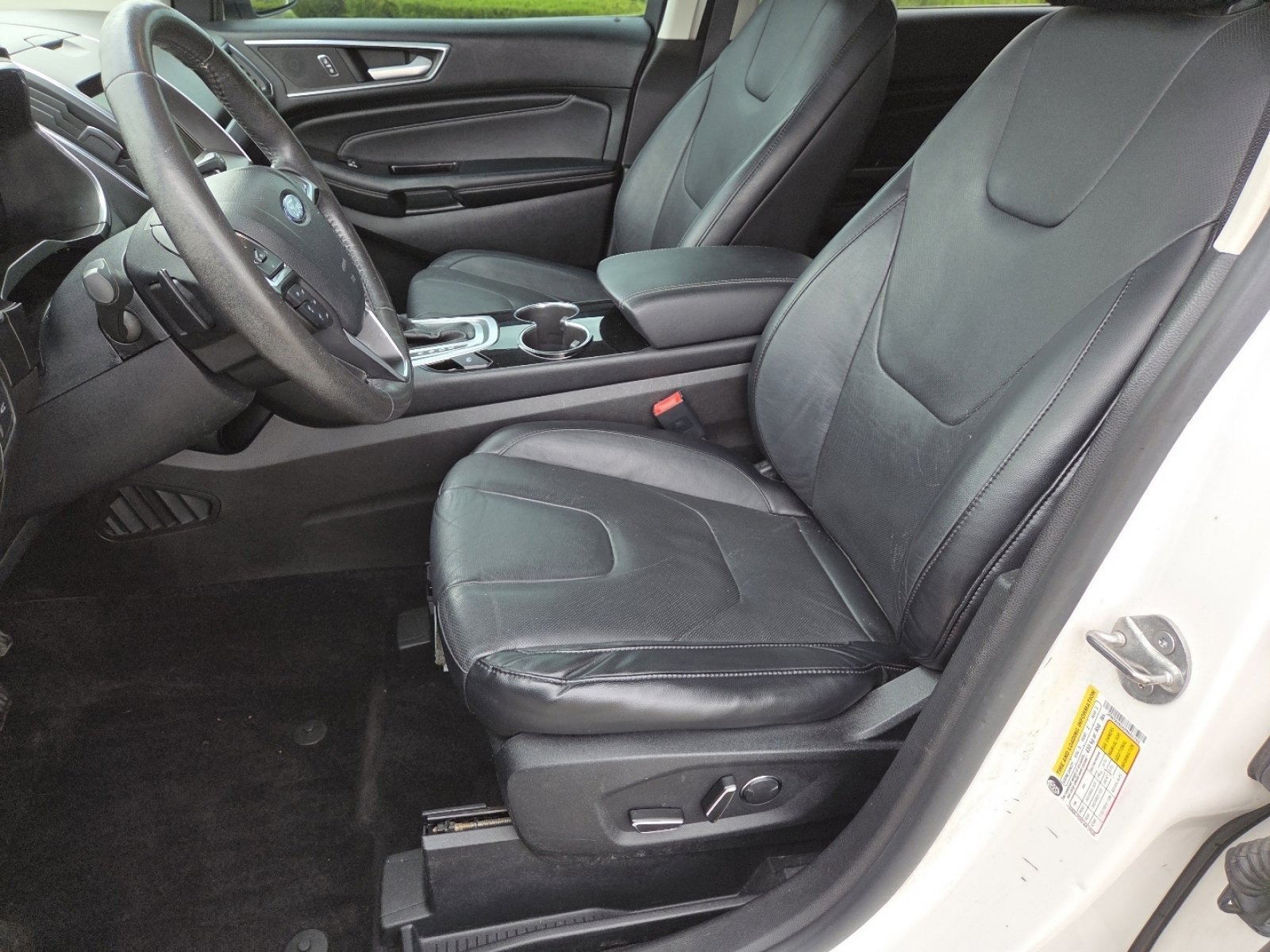 Used 2015 Ford Edge Titanium w/ Equipment Group 301A AWD/4WD image 25