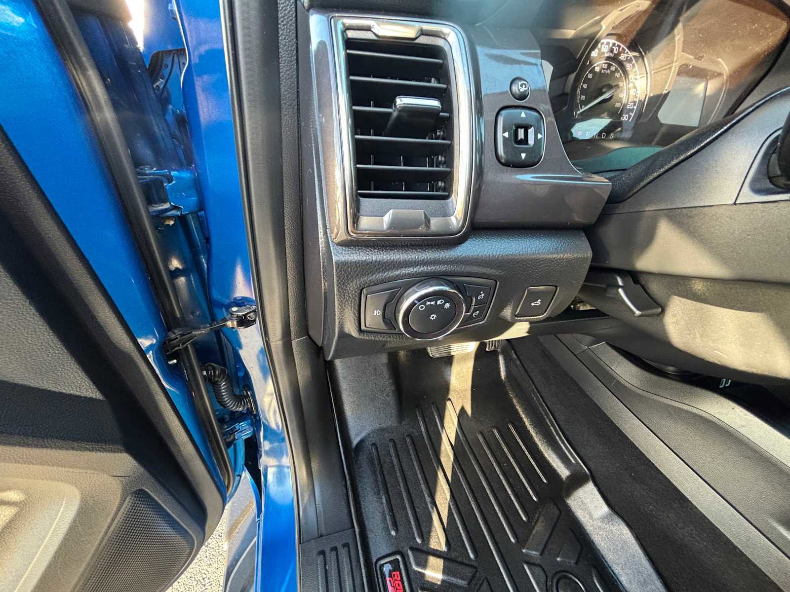 Used 2019 Ford Ranger Lariat w/ Equipment Group 501A Mid image 18