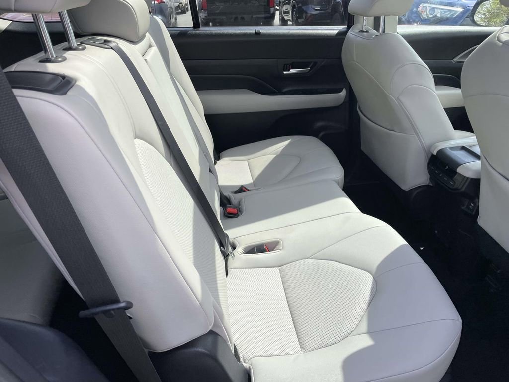 Used 2025 Toyota Grand Highlander FWD image 47