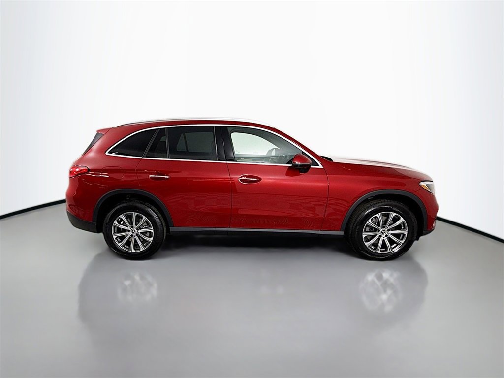 Used 2025 Mercedes-Benz GLC 300 4MATIC image 8