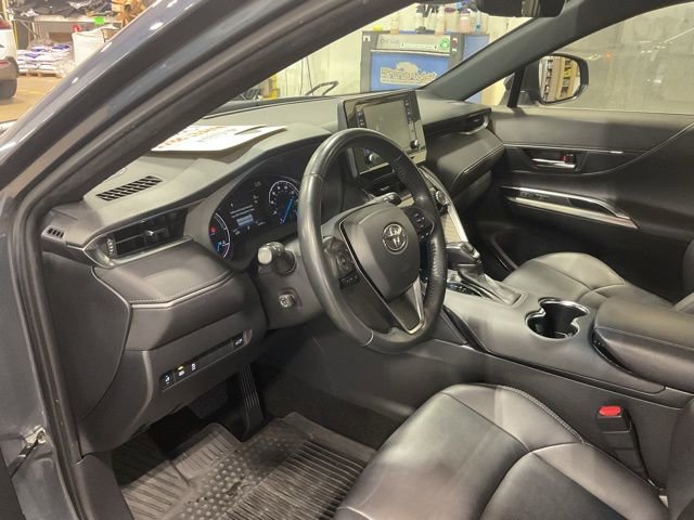 Used 2022 Toyota Venza XLE image 9