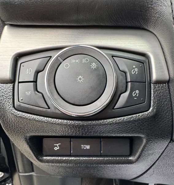 Used 2018 Ford Explorer Platinum image 45