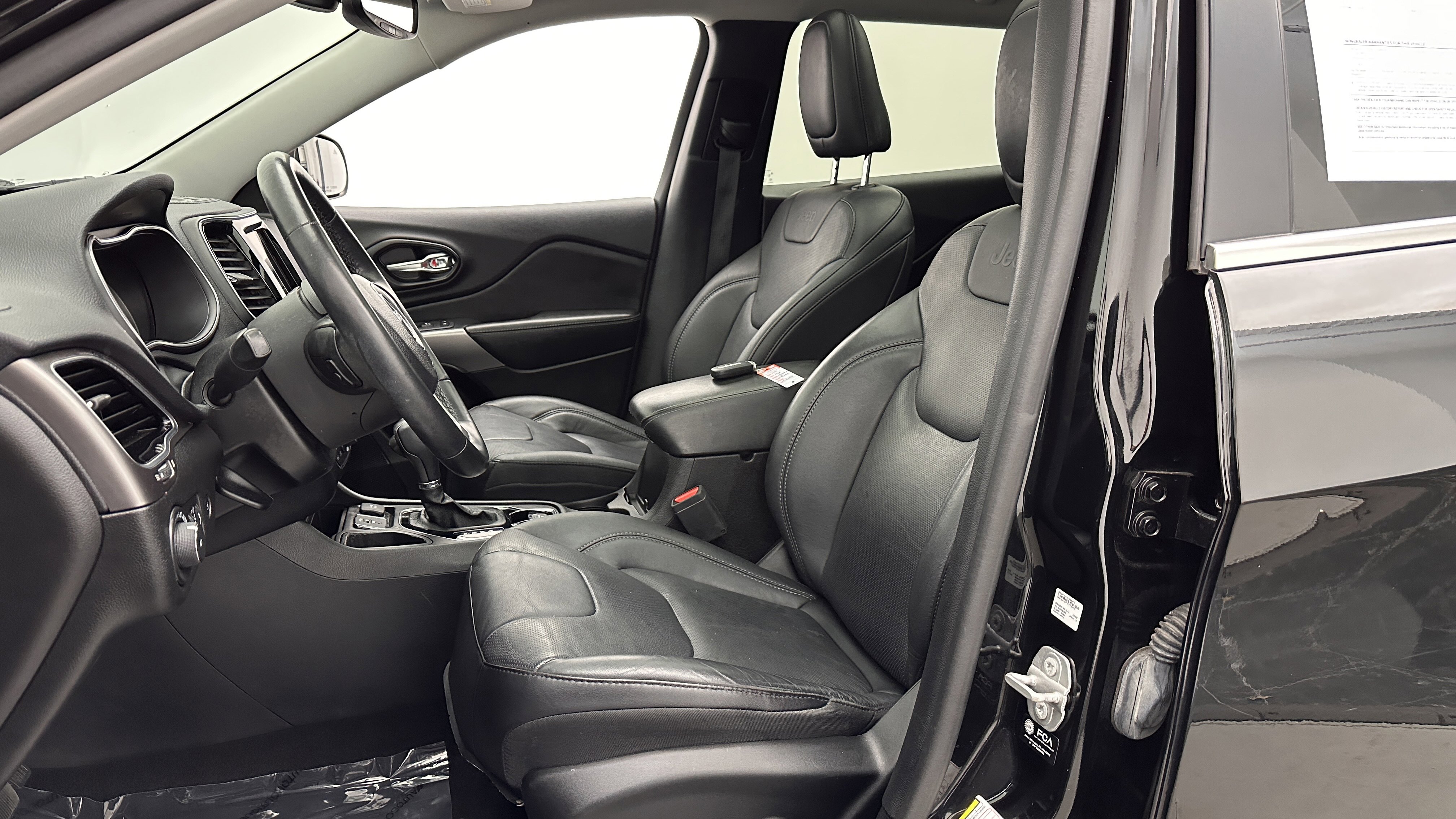 Used 2021 Jeep Cherokee Limited FWD image 15